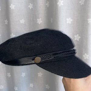Svart baker boy hatt - Säljer denna svarta skärmmössan då den aldrig kommit till användning