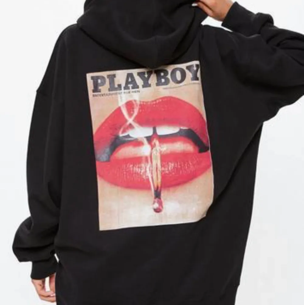 Säljer min fina Playboy tröja ganska oversized,knappt använd dm om du ä intresserad!. Tröjor & Koftor.