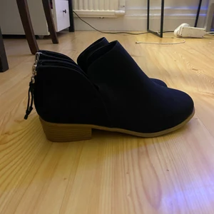 Skor - Oanvända skor i st 39