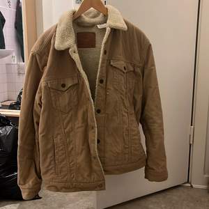 XL size corduroy beige levi’s jacket 