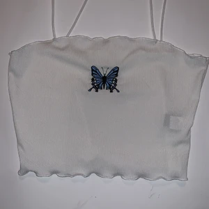 Vit topp - Aldrig andvänd💕 Den är från shein.