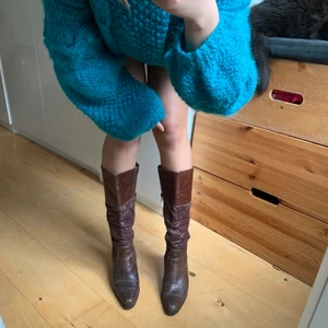 klackar  - bruna klackar som tyvärr är försmå för mig drf jag säljer💔 köpta second hand 