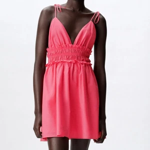 Klänning från zara - Söt slutsåld klänning från zara. Helt ny med lappen kvar. Nypris är 360, jag säljer för 250