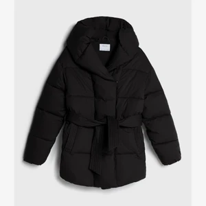 BERSHKA vinterjacka  - Storlek XS, skulle säga att jackan passar även en S.