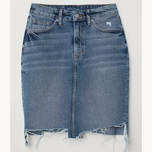 Helt Ny jeanskjol  - Helt ny jeanskjol som aldrig använts. 100% bomull. Inköpt för 399kr❗