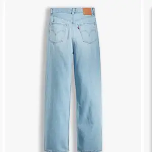 Blåa Levis jeans i modellen high loose, super snygga! Köparen betalar för frakt💕
