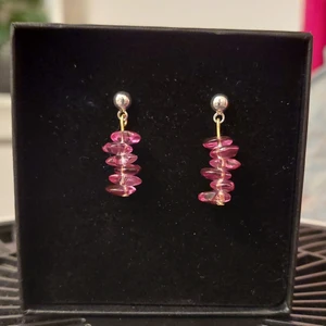 Handgjorda örhängen  - Handgjorda örhängen. Rosa pärlor.