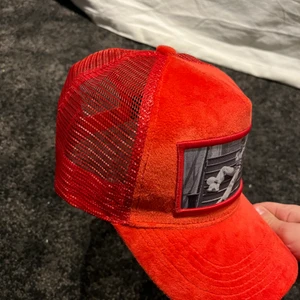 Maggiore keps - En keps som jag inte använder pga att den passar inte mitt huvud så bra, använd endast 1 gång. Nypriset ligger på 750kr