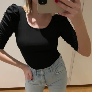 Body  - Säljer en body från hm i storlek S. Fint skick, skriv vid frågor eller fler bilder 