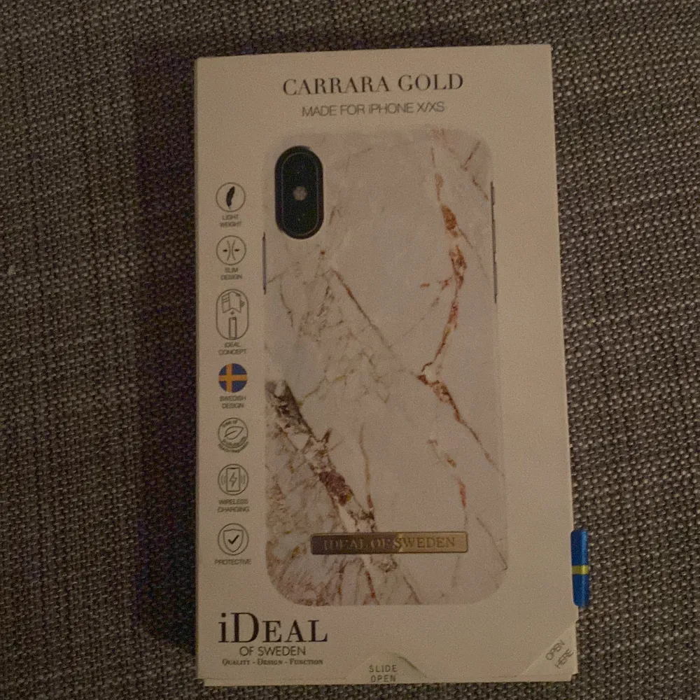 Skalet heter Carrara gold och är för iPhone X/XS och använd få tal gånger ganska bra skick bara lite repor. Muu.