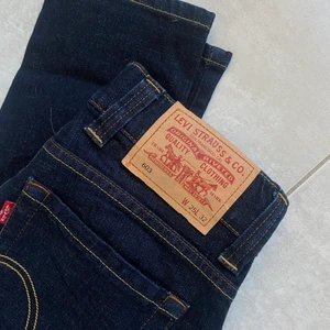 Levi’s jeans - Säljer dessa snygga lågmidjade jeans från levi’s i modellen 603 🤍🤍