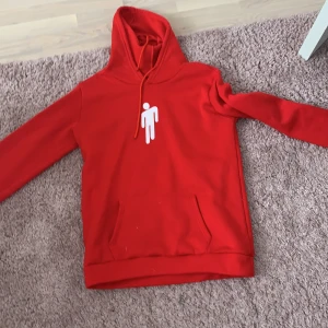 Bille Eilish hoddie - Jätte mjuk, bra skick, röd,