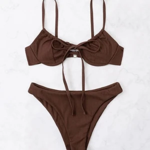 Bikini  - Jätte söt brun bikini från shein! Knappt använd, i jätte fint skick och super bra material❤️❤️