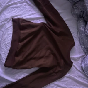 brun tröja - säljer denna bruna tröja som aldrig har används därav säljer jag den