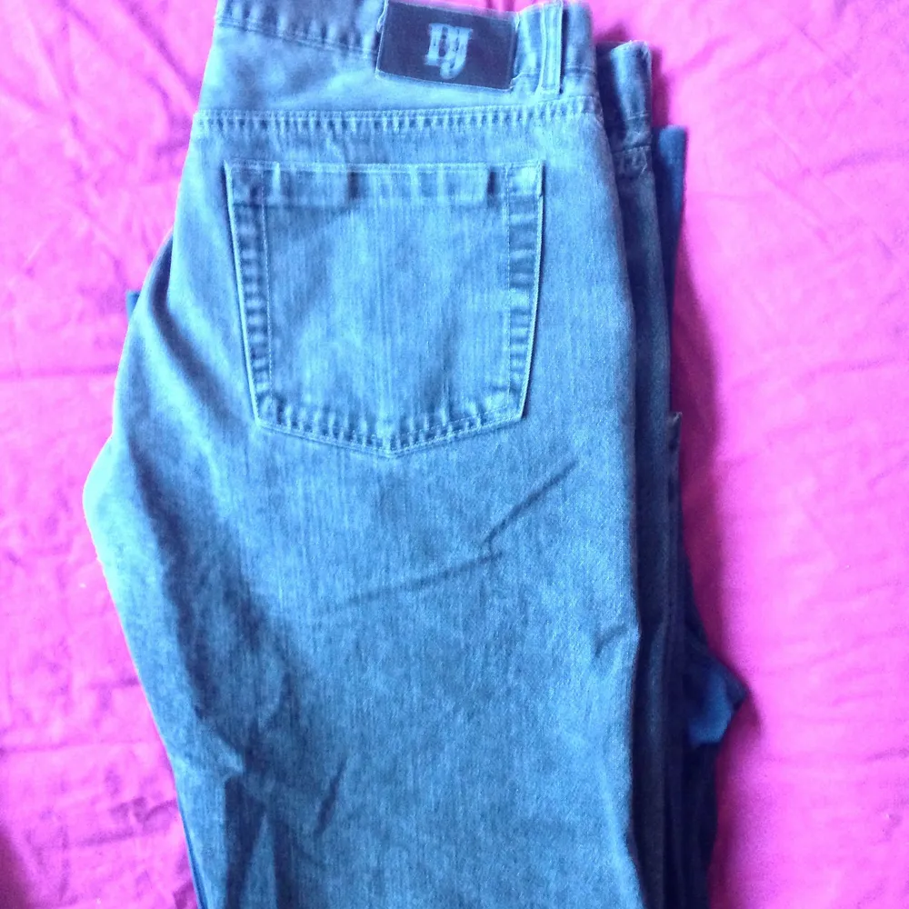 Batistini. Jeans gråa storlek w40 l32 andvända en gång så gott som nya med andra ord. Jeans & Byxor.