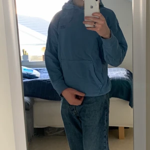 Levis blue hoodie - Snygg ljusblå/babyblå hoodie från Levis, fint skick.