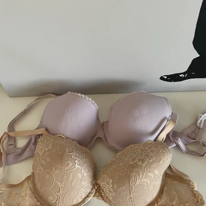 Bh-ar i 70F - Oanvända bh-ar i 70F. Lite vadderade. 