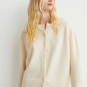 Finstickad kofta - Superfin kofta från Hm! Knappt använd, storlek S💓 (sista bilden lånad)