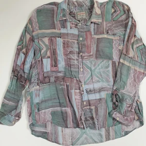 Oversized 80's skjorta  - Ball skjorta, skönt Tyg. Mycket 80's vibe på denna, köpt vintage i Barcelona. 