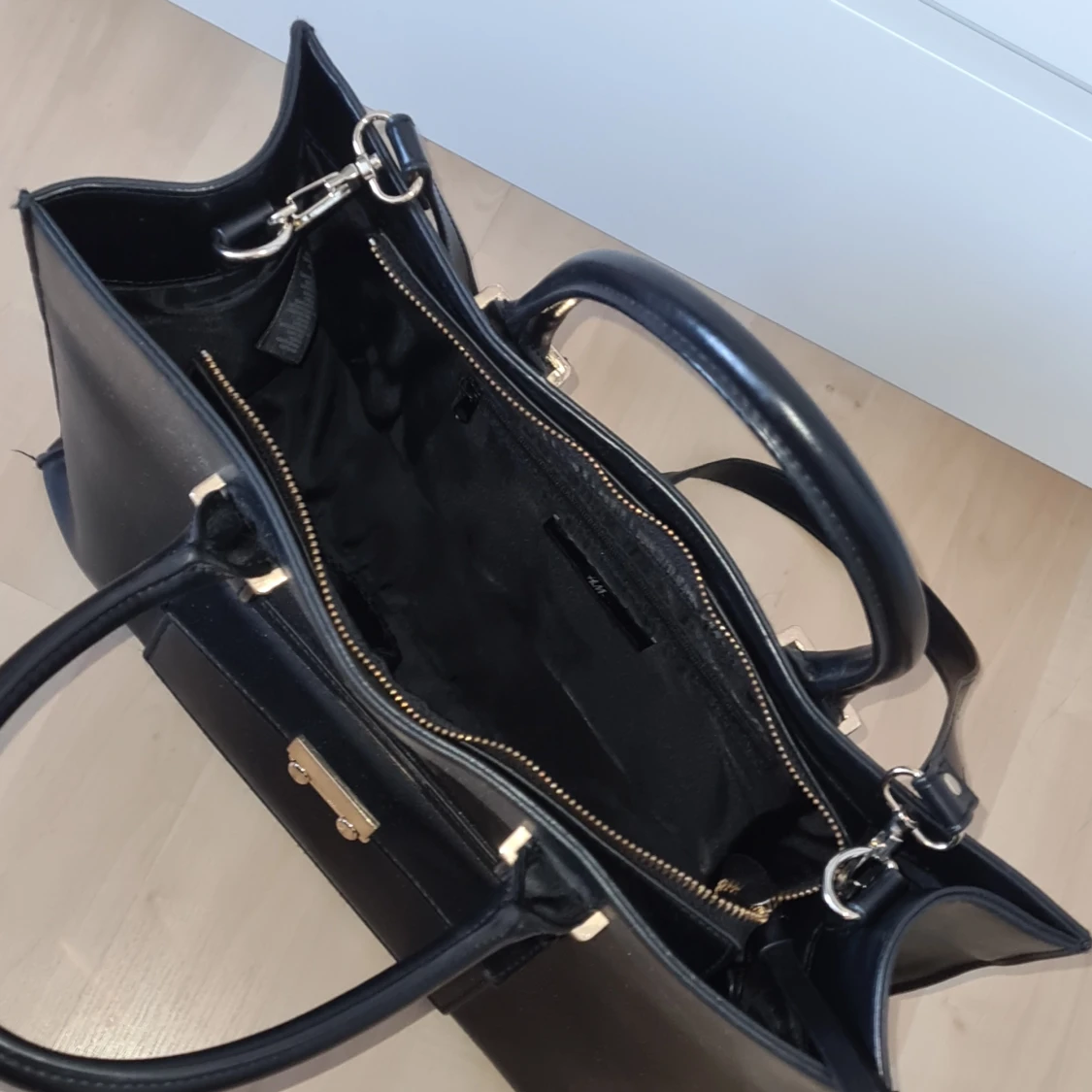 Handväska i läderimitation - 90