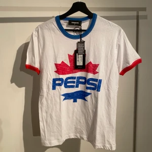 dsquared2 pepsi t-shirt ny - Helt ny dsquared2 pepsi t-shirt storlek S