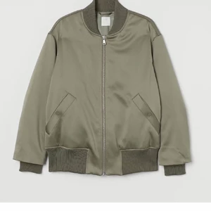 Jacka från hm  - Så fin trendig jacka från hm i storlek s 💕 nypris 499kr. Jackan är i nyskick. 