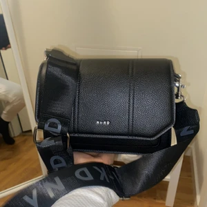 Väska ifrån nakd  - Bra skick använd några gånger. Silver detaljer 