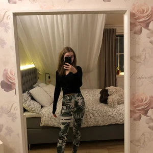 Stronges tights storlek xs.  - Väldigt sköna tränings tights fårån stronger, säljer dessa för att dom inte kommer till användning längre. Använda men i bra skick 