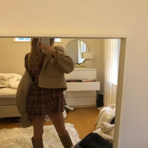 zara klänning - superfin zara klänning i storlek 34 (xs-s) helt slutsåld❤️