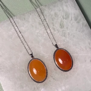 halsband - säljer detta fina halsband köpt av en annan säljare på plick! första bilden är lånad av dem:)