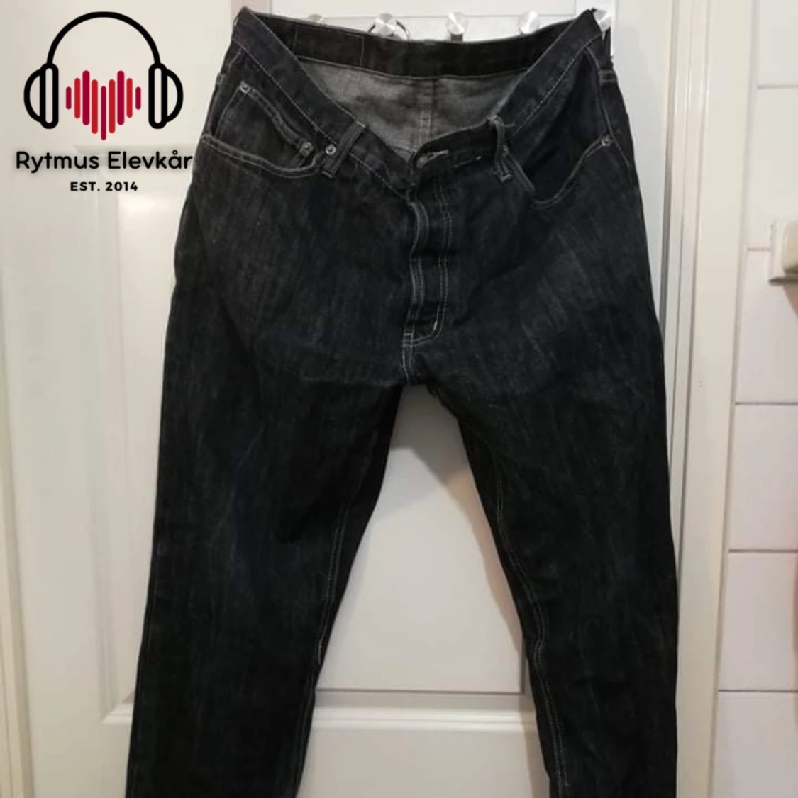 Mörka jeans