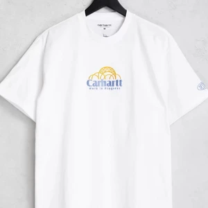 Carhartt t shirt - ”work in progress” - Helt nya oöppnade carhartt tee’s!! Har endast kvar 2 i storlek S och 1 i storlek M. !!!Nypris 500kr!!! Mitt pris 249kr. Skriv även om du är intresserad av någon av tröjorna på den sista bilden så löser vi paketpris:)