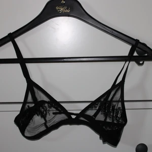 Bralette från NAKD - Jättefin bralette från NAKD som inte har används. Storlek S men sitter som xs 
