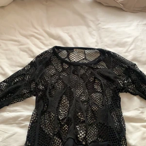 Nät tröja - Fin nät tröja, använde när jag var mer åt emo hållet men har inte den stilen längre så säljer.<3