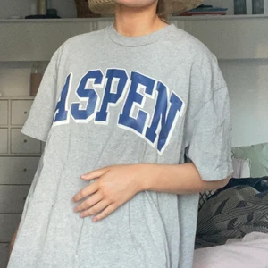 Aspen t-shirt Brandy Melville - Frakten ingår i priset