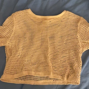 T-shirt  - Kort t-shirt i storlek S. Köpt utomlands 