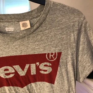Levis T-shirt  - Knappt andvänd bjuder på frakten
