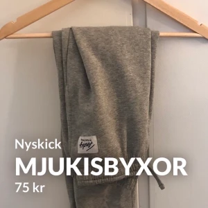 Mjukisbyxor storlek 160 - Aldrig använd. Köpt för 149kr men säljer för 75kr inklusive frakt ❤️ hör av er vid intresse!