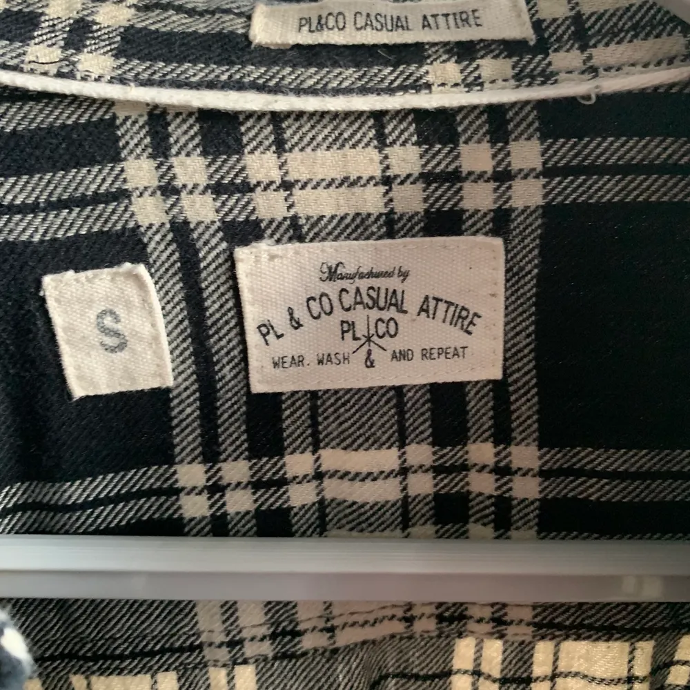 Säljer denna ”vintage” flanel skjorta i väldigt bra skick! Kom med bud i komentarerna om ni är intresserade!. Skjortor.