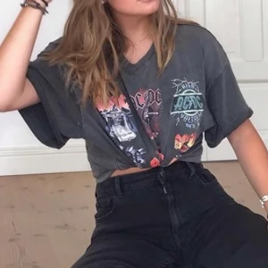 Ac/dc t-shirt - Ac/dc tröja från bershka. Storlek L sitter snyggt oversized. Helt slutsåld