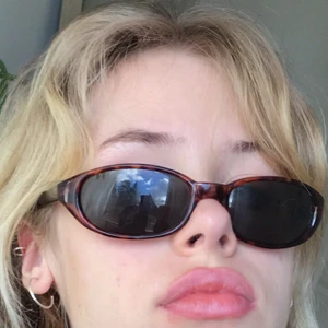 Solglasögon - Snygga solglasögon 😋 fraktar och möts