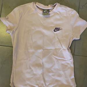 En jättefin tshirt från Nike i en ljuslila färg 👌