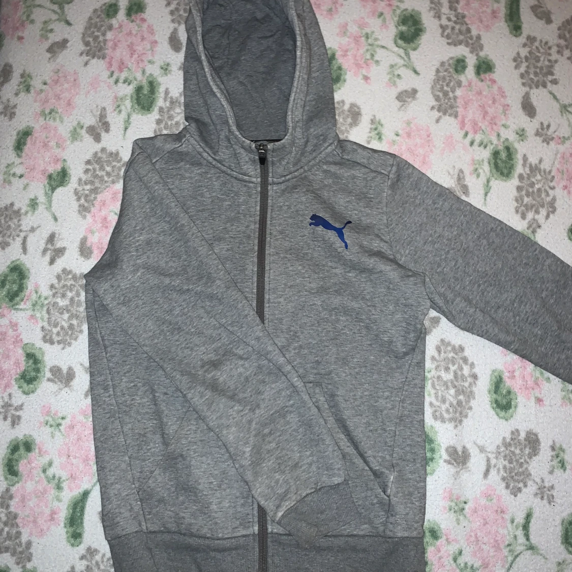 Puma hoodie, Champion mjukis byxor, Camo tröja 