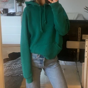 💚GRÖN HODDIE💚 - 💚Säljer en jätte mysig grön hoddie ifrån bik bok💚 