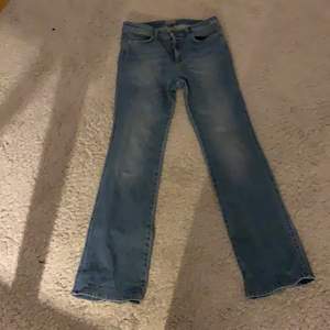 jeans från filippa k modellen är flare
