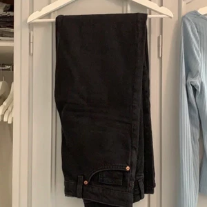 Yoko black jeans - Svarta wide jeans från monki. Storlek 25 vilket motsvarar xs