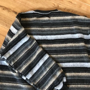 Fin bomulls tröja - Jättemysig och sjön. Jag säljer för att den inte passade mig. Den är inte så stretchig och har en ficka. Köparen står för frakten 