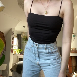 Linne - Ett av mina favoritlinnen som tyvärr blivit för litet. Passar till många olika outfits och har så fina spaghettiband! Frakt tillkommer.