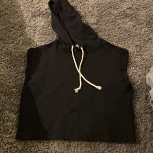 T-shirt - T-shirt XS. Gratis frakt 