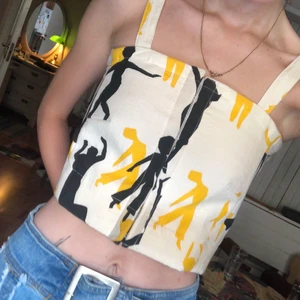 unik korsett topp - one of a kind korsett topp som jag sytt själv! passar xs/s med små bröst ❤️❤️ säljer då den tyvärr aldrig kommer till använding :(